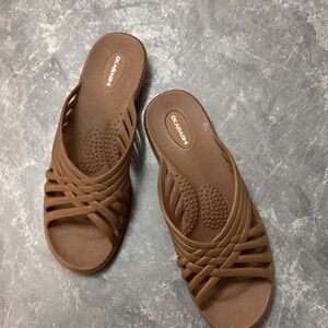 Okabashi Women's Tan Strappy Sandals